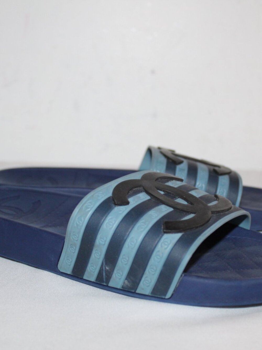 Chanel Striped Rubber Pool Slides CC Red Striped Flats Sandals 38 - Picture 3 of 9